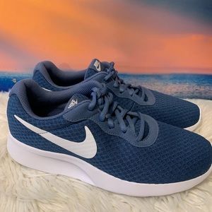 Nike Tanjun size 9